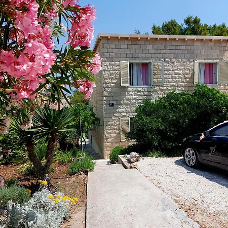 Seahouse Albertina Selca (Brac)